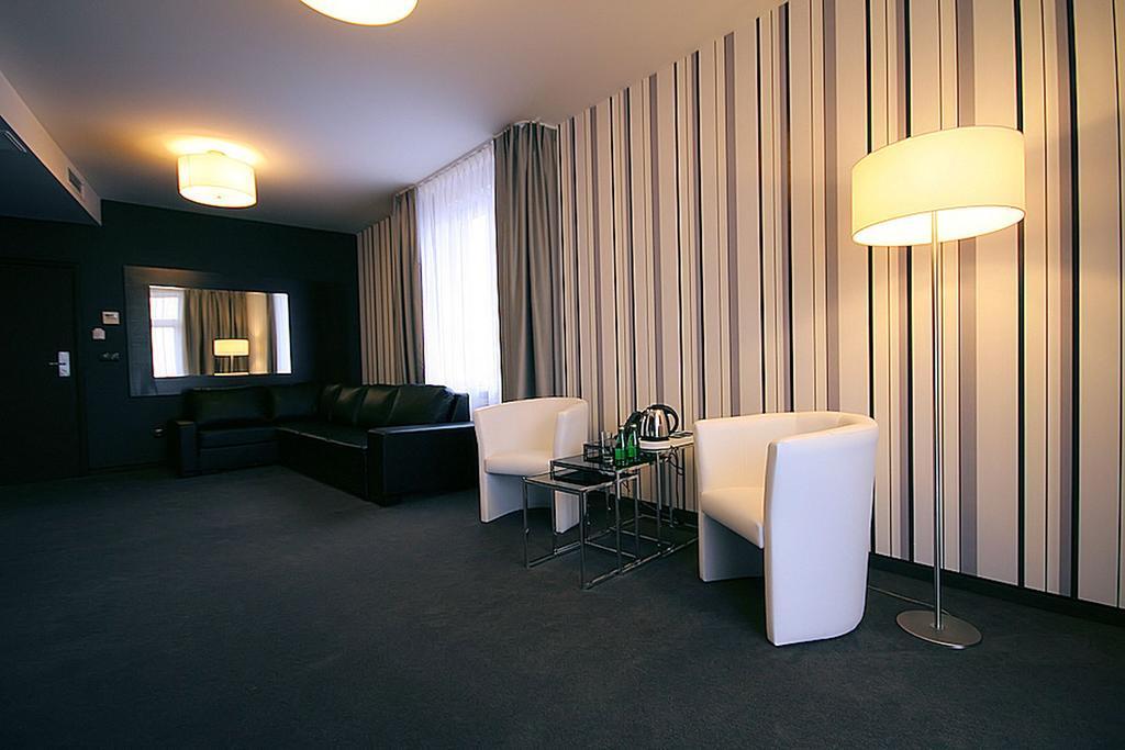 Hotel Grafit Kielce Ruang foto