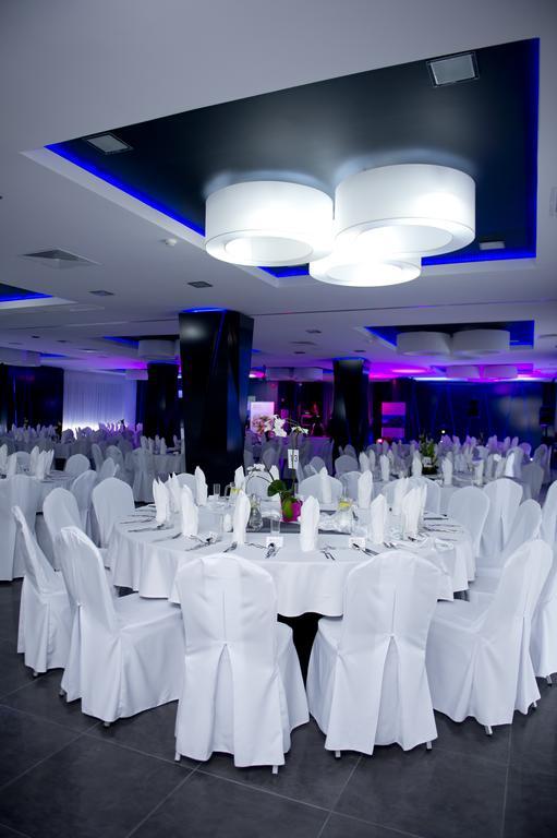 Hotel Grafit Kostomloty Pierwsze Bagian luar foto