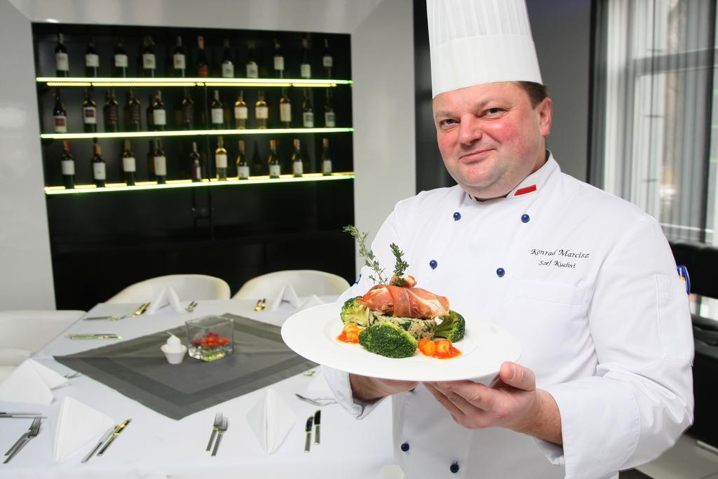 Hotel Grafit Kostomloty Pierwsze Bagian luar foto