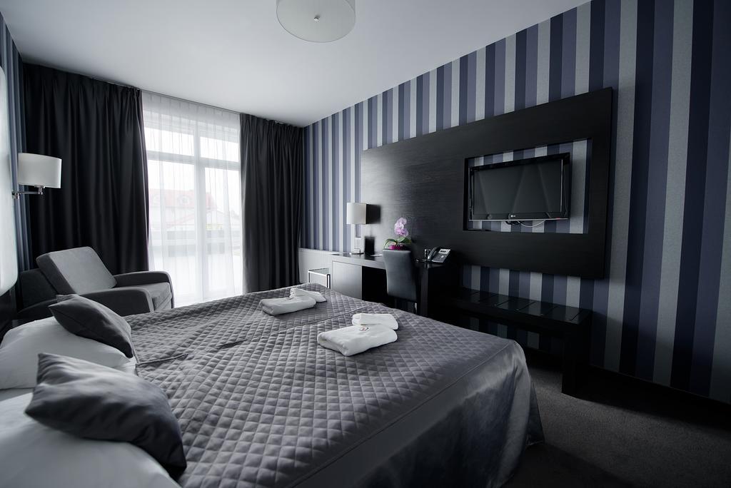 Hotel Grafit Kostomloty Pierwsze Bagian luar foto