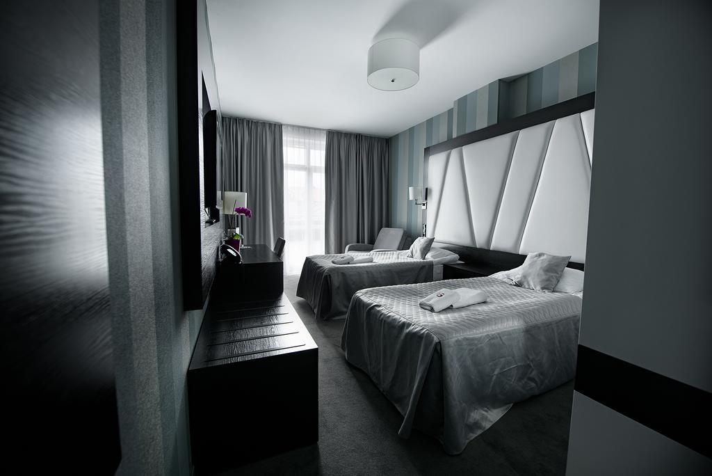 Hotel Grafit Kielce Bagian luar foto