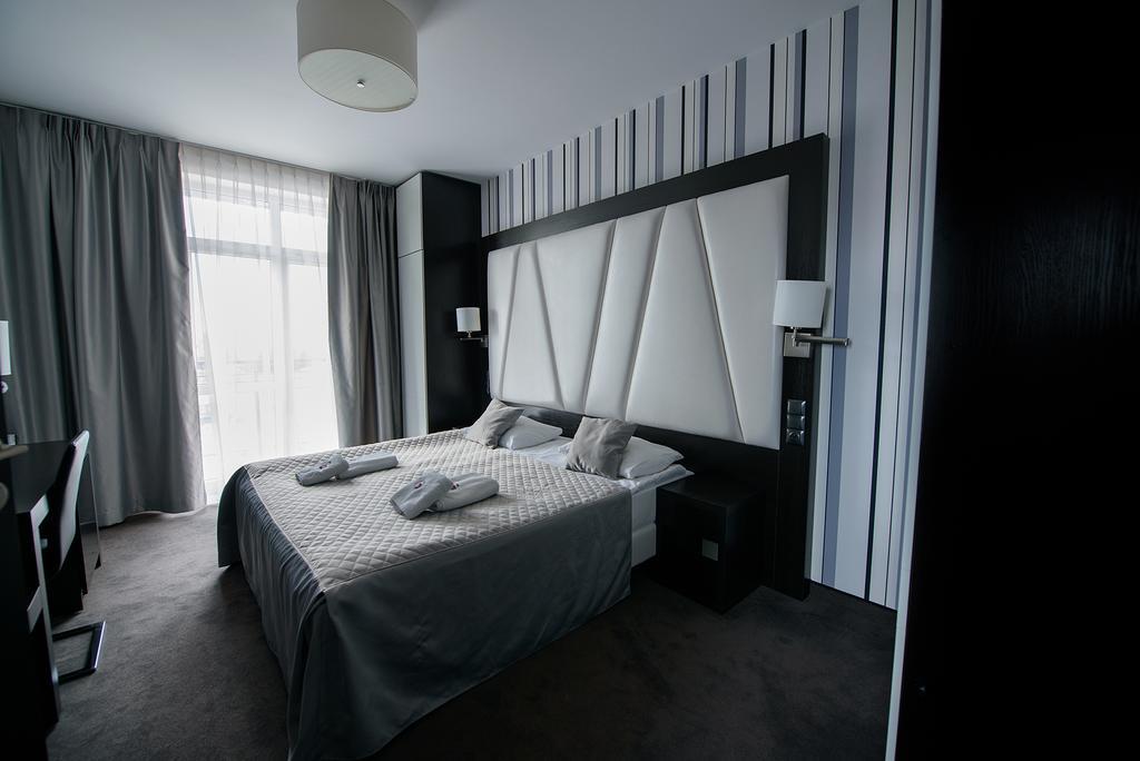 Hotel Grafit Kielce Bagian luar foto